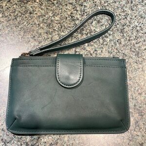 Universal Thread green wristlet purse, wallet with strap.  Zipper closure